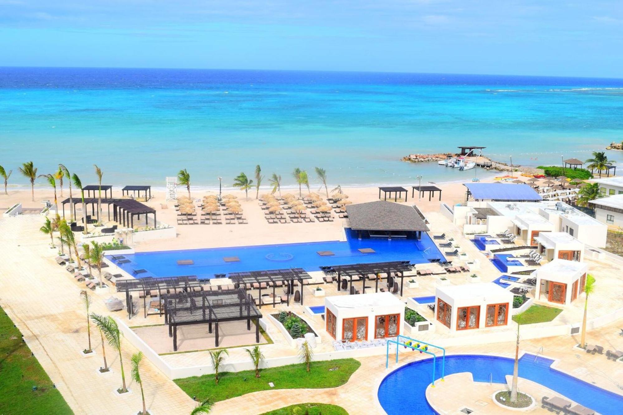 ROYALTON BLUE WATERS TRELAWNY | FAMILY-FRIENDLY ACCOMMODATION AND SEA VIEW